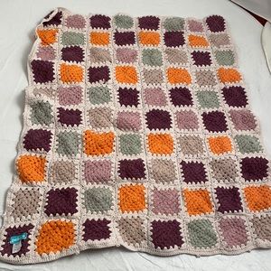 Pebble Organic Grannycore multicolor square blanket
